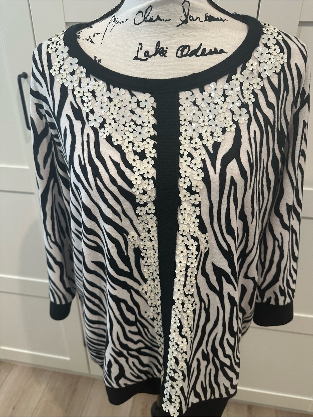 Embellished Zebra-Print Crew Neck Sweater - Black & WhiteSIZE 2X